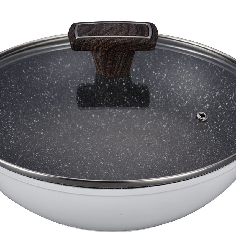 Partitura de grano de madera utensilios de cocina sin palos con lámpara