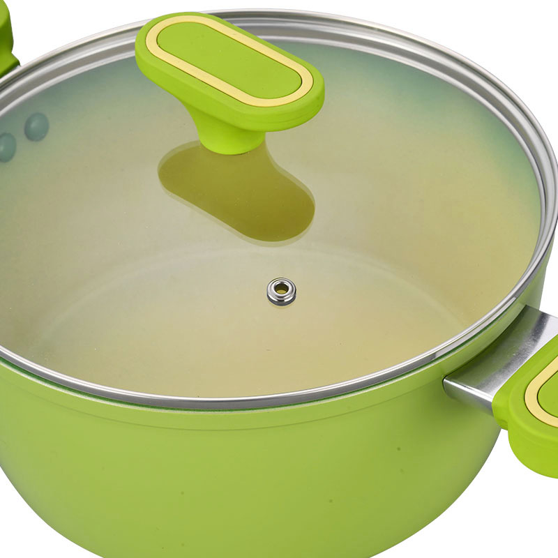 Las macetas y sartenes de capa externa resistente al calor se establecen utensilios de cocina forjados