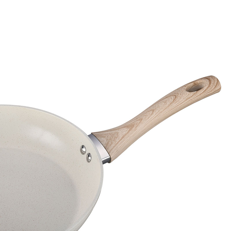 Hoques de cocción de mármol blanco cremoso y sartenes utensilios de cocina forjados