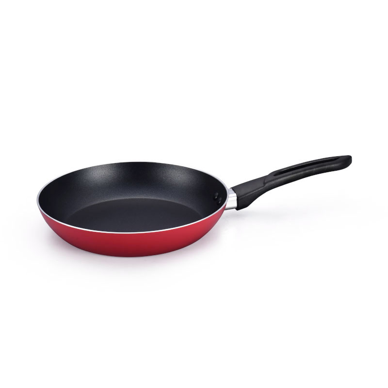 Hoques de cocina multicolores y sartenes presionados