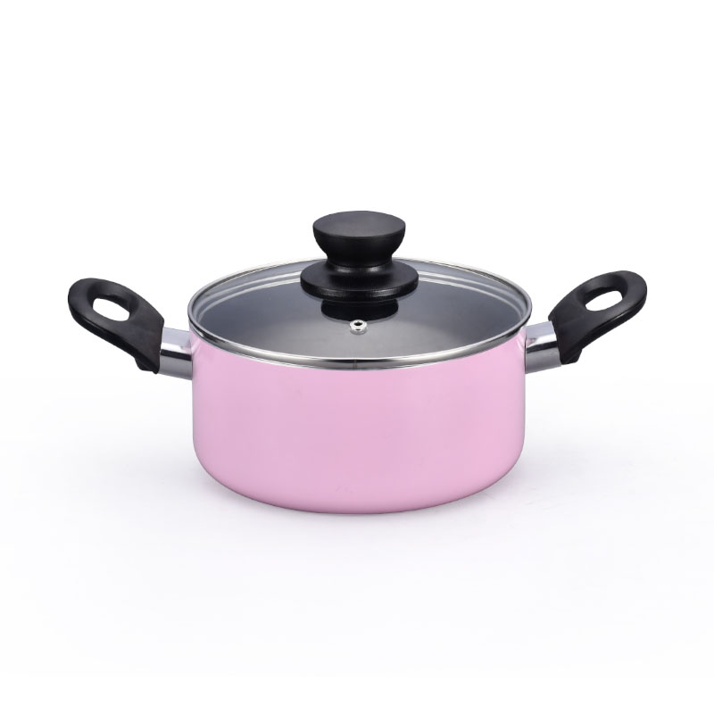 Hoques de cocina multicolores y sartenes presionados