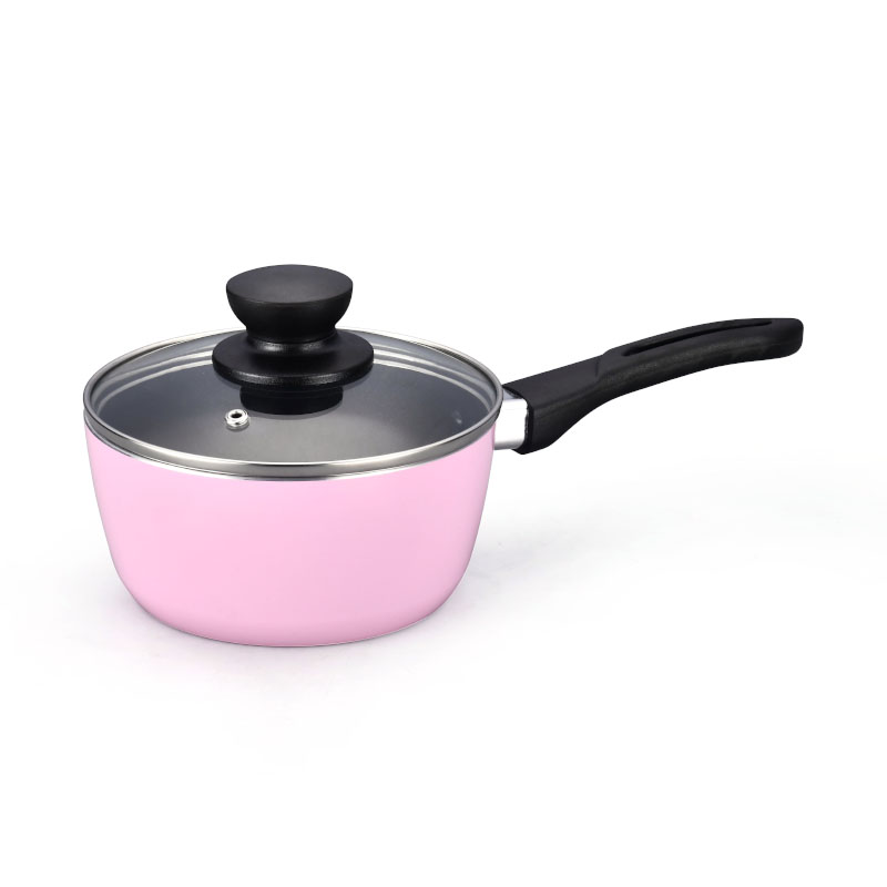 Hoques de cocina multicolores y sartenes presionados